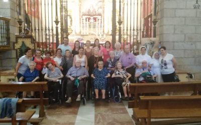 CON NUESTRA MORENITA. ELLA VIENE A VERNOS Y NOSOTROS VAMOS A ELLA.