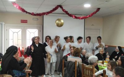 NUESTROS residente/usuarioS JUNTO A SUS FAMILIAS CELEBRAN LA NAVIDAD CON UNA DELICIOSA COMIDA