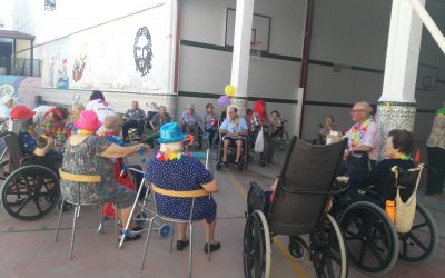 MUCHAS FELICIDADES A NUESTROS ABUELOS. NUNCA SOIS SOBRANTES, SOIS MUY  NECESARIOS. GRACIAS.