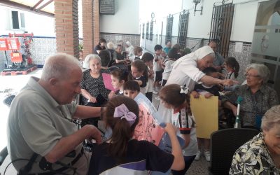 Los niños del cole explican a nuestros mayores su árbol genealógico