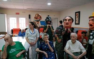 Visita de los cabezudos a la Residencia de Mayores Ntra. Sra. de los Desamparados