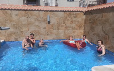 TARDE DE PISCINA EN NUESTRA RESIDENCIA