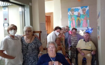 LOS SANTOS PATRONOS LLEGAN A LA RESIDENCIA