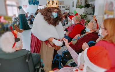 VISITA DE LOS REYES MAGOS Y NIÑOS DEL COLE