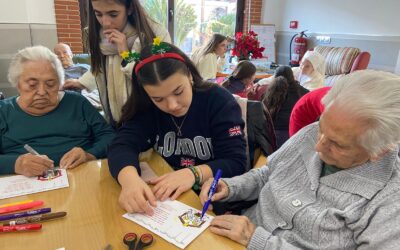 Postales para familiares junto al grupo de oración.
