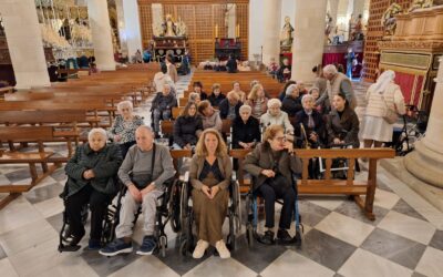 Martes Santo visitando las Imágenes de San Pedro